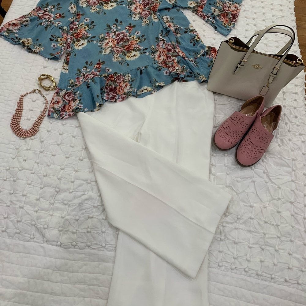 Cold shoulder top Excellent condition